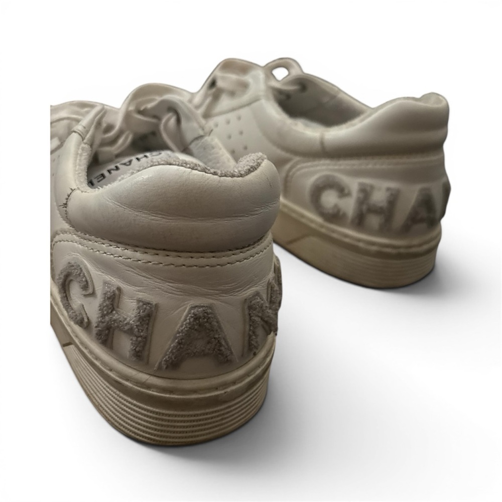 CHANEL Leather Low-Top Sneakers - Picture 3 of 5